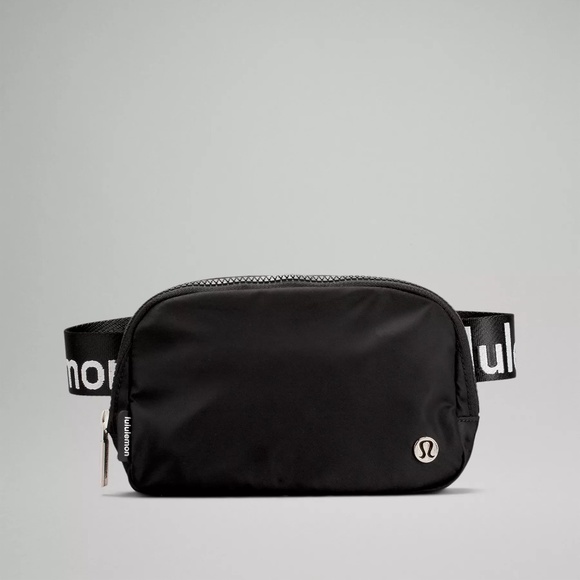 lululemon athletica Handbags - LAST ONES!! 🆕 NWT EXTENDED STRAP lululemon everywhere belt bag - black/white